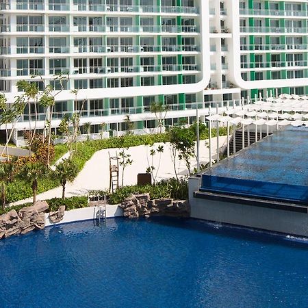 Azure C5 Man-Made Beach Balcony Multiple Units Manila Exterior photo
