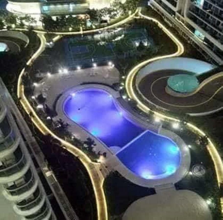 Azure C5 Man-Made Beach Balcony Multiple Units Manila Exterior photo
