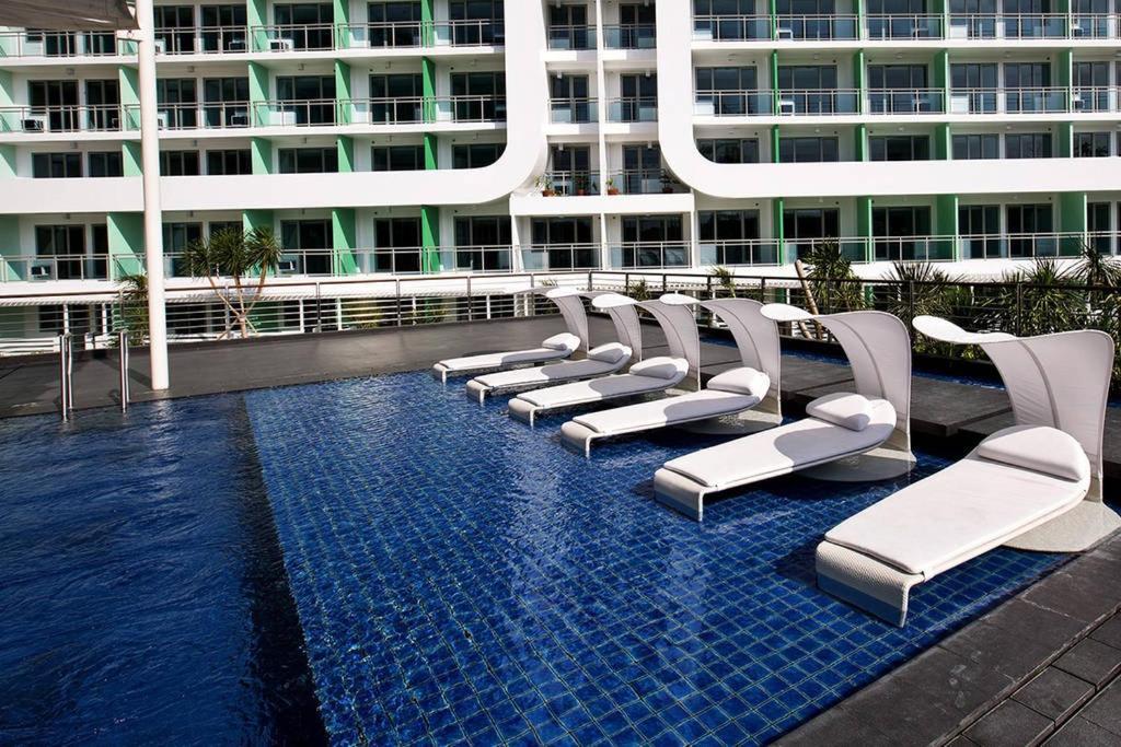 Azure C5 Man-Made Beach Balcony Multiple Units Manila Exterior photo